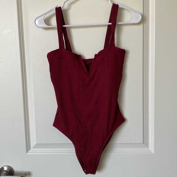 NWT L*SPACE Pointelle Rib Cha Cha One Piece Swimsuit Size 8 Burgundy - Picture 3 of 12